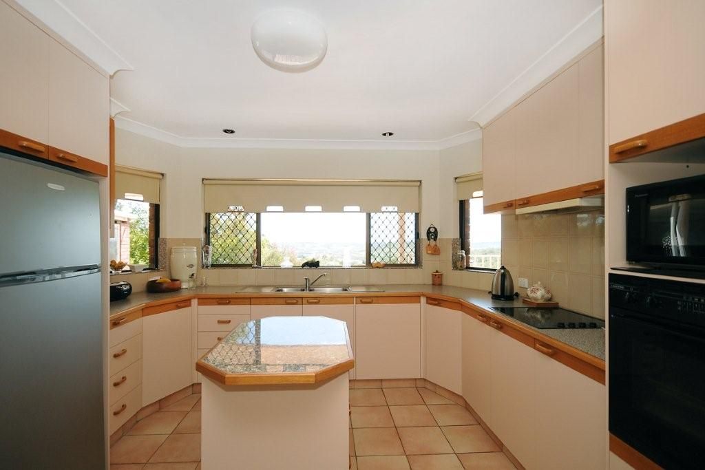24 Coverdale Crescent, COTSWOLD HILLS, QLD 4350