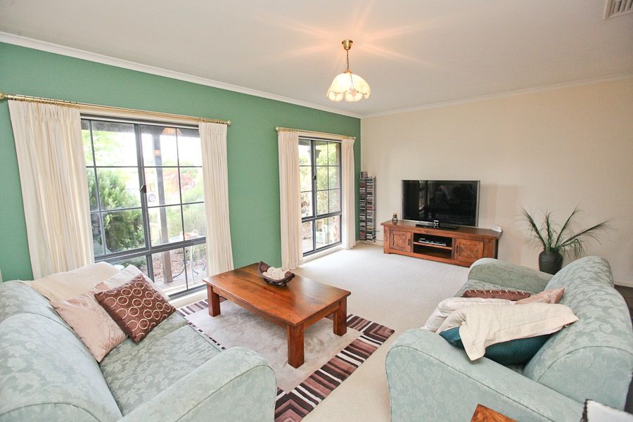 8 Chaffey Park Drive, MERBEIN, VIC 3505