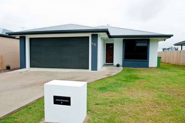 42 Hangan Street, BUCASIA QLD 4750
