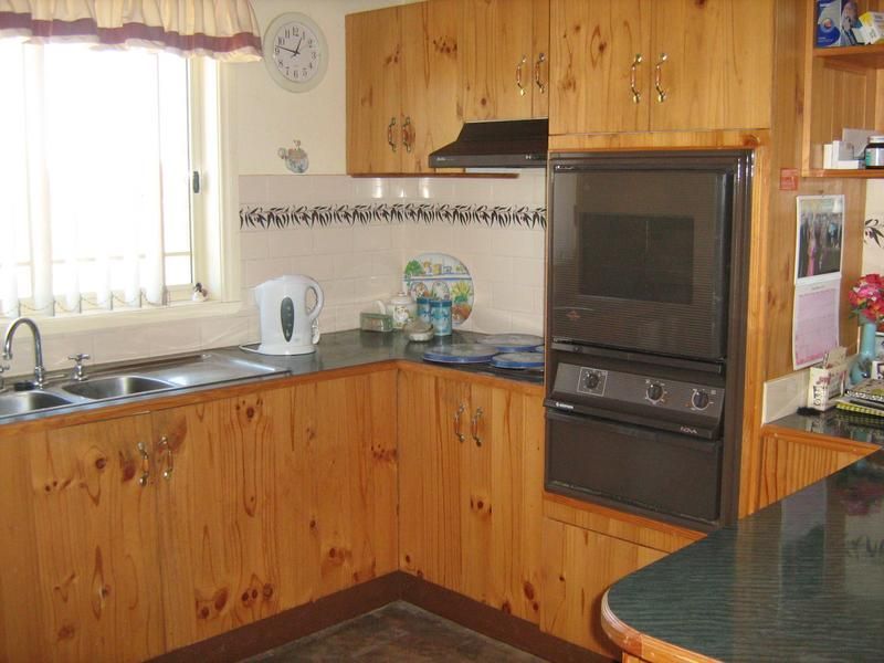 16 Hargreaves Crescent, YOUNG, NSW 2594
