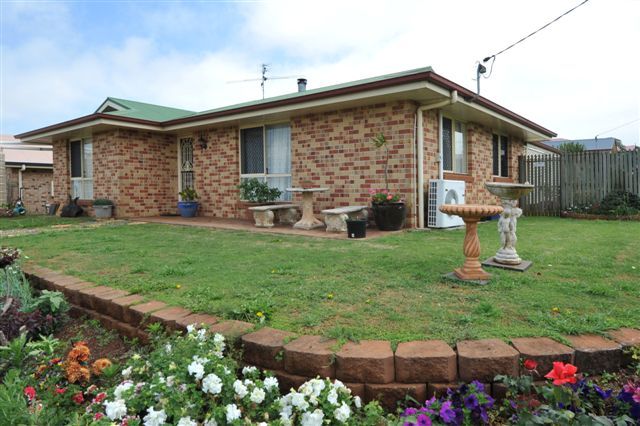 19 Elizabeth Kenny Court, HARRISTOWN QLD 4350