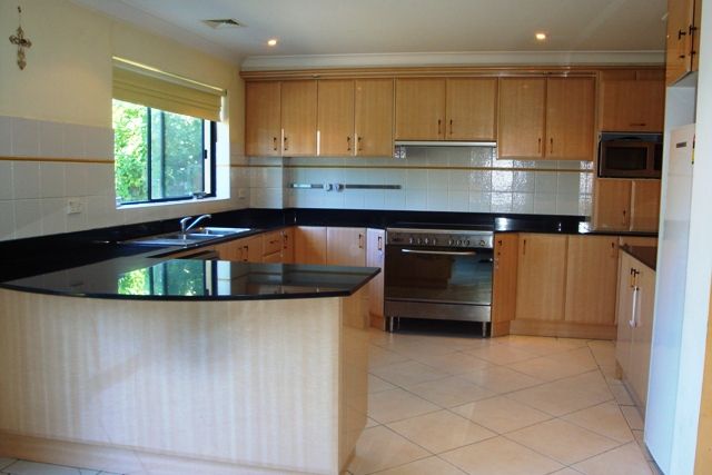 4 Rabaul Close, BOSSLEY PARK, NSW 2176