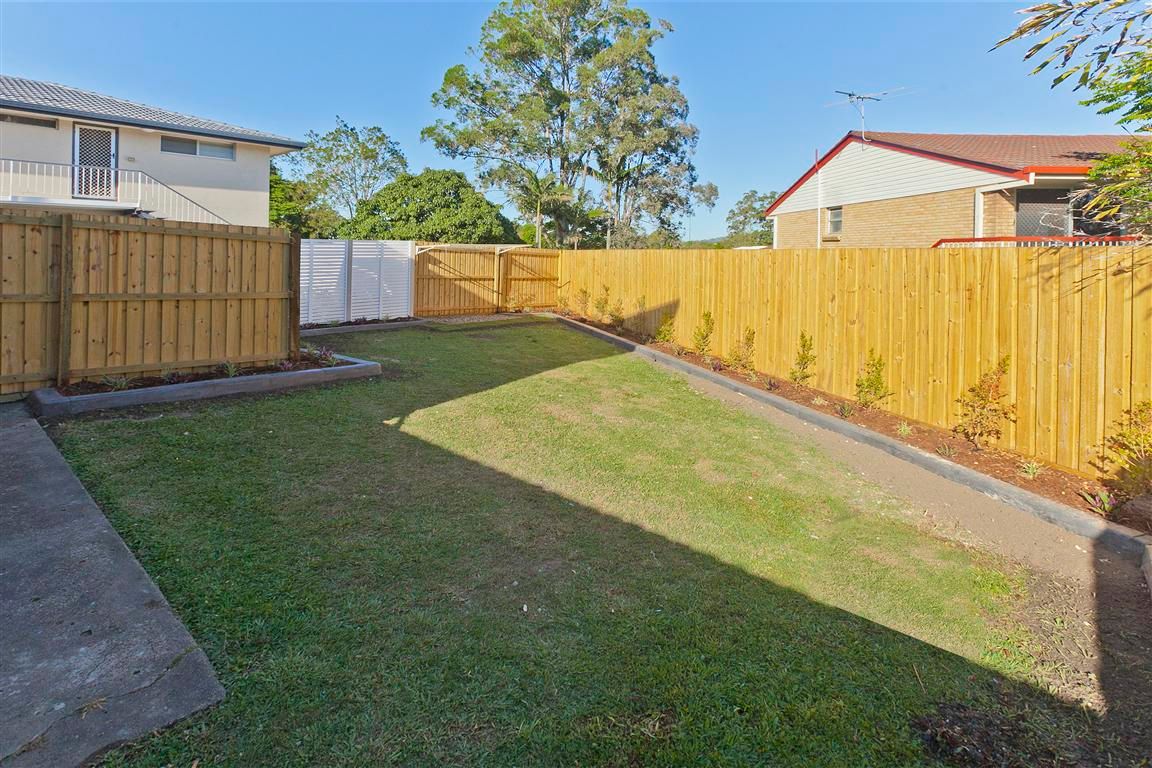 1/3 Honeysuckle Street, MANSFIELD, QLD 4122