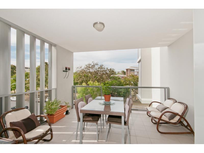 12 Belgrave Road, INDOOROOPILLY QLD 4068