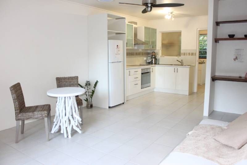 HOLLOWAYS BEACH, QLD 4878