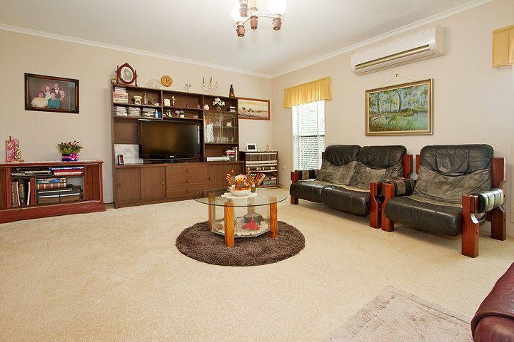 8 Bussian Street, HARRISTOWN, QLD 4350