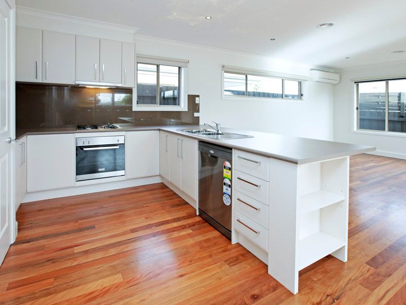 2  Trenton Parade, ST ALBANS PARK, VIC 3219