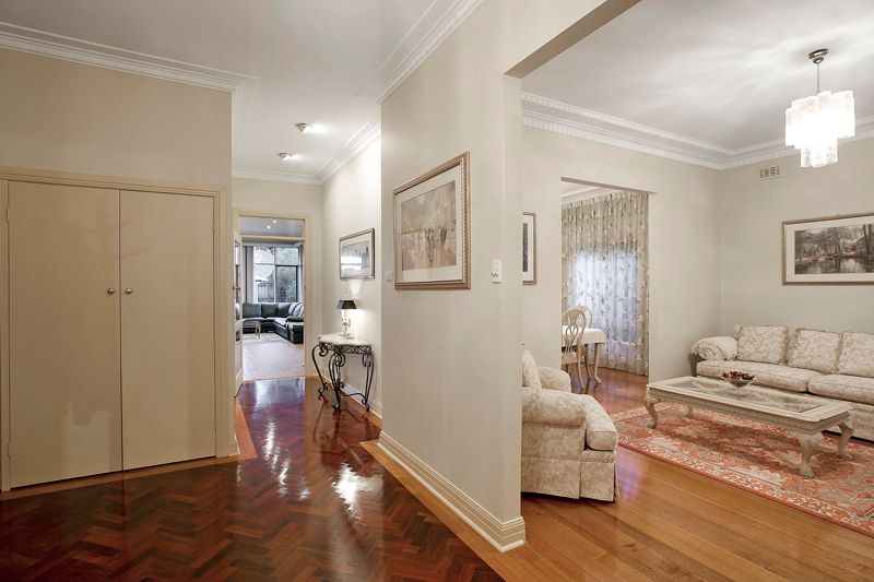 52 Hall Street, MCKINNON, VIC 3204