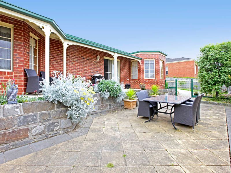 2 Sunderland Road, WANDANA HEIGHTS, VIC 3216