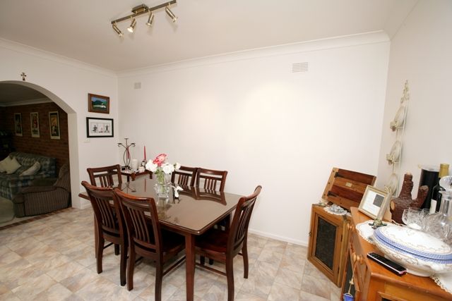 17 Menzies Avenue, KOORINGAL, NSW 2650