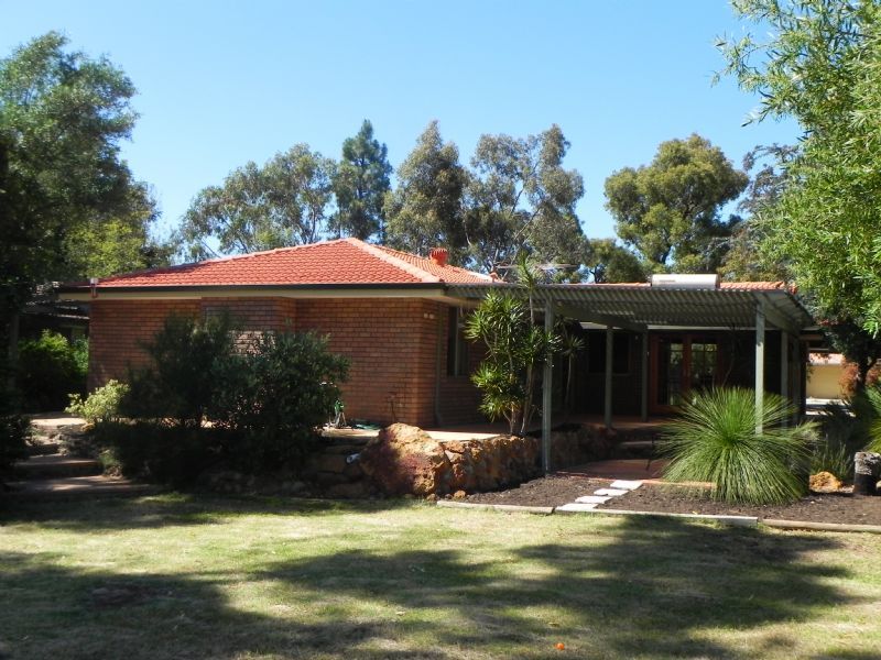 21 Landers Road, LESMURDIE, WA 6076