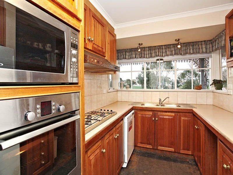50 Pindari Avenue, TAYLORS LAKES, VIC 3038