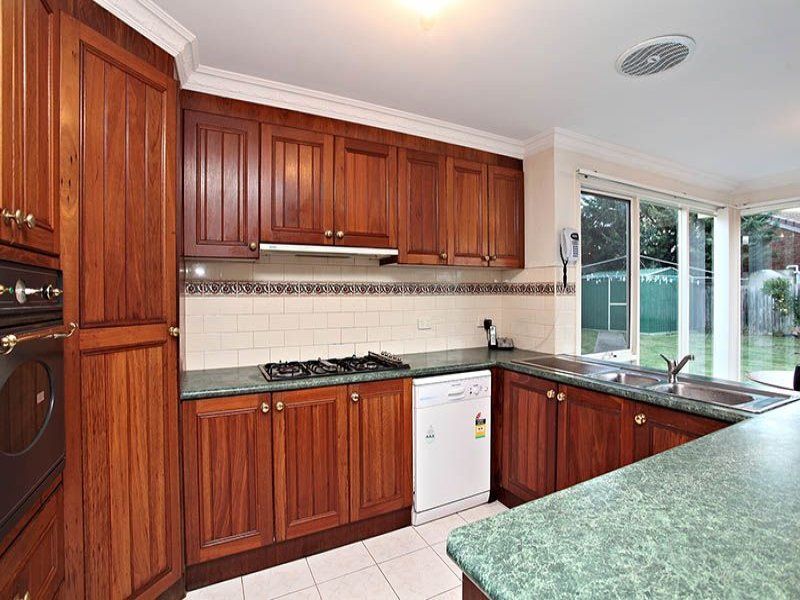 3 Sandpiper Drive, TAYLORS LAKES, VIC 3038