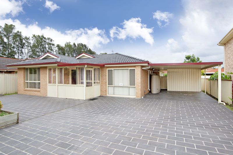 4 Castlereagh Crescent, BATEAU BAY NSW 2261