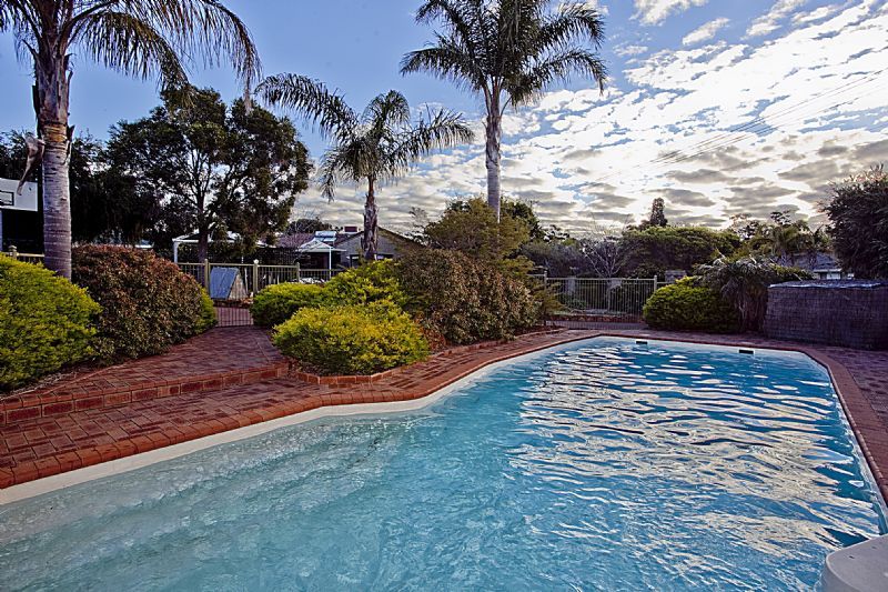 260 Grove Road, LESMURDIE, WA 6076