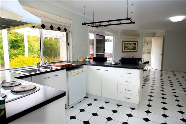 6 Hoad Court, RANGEVILLE, QLD 4350