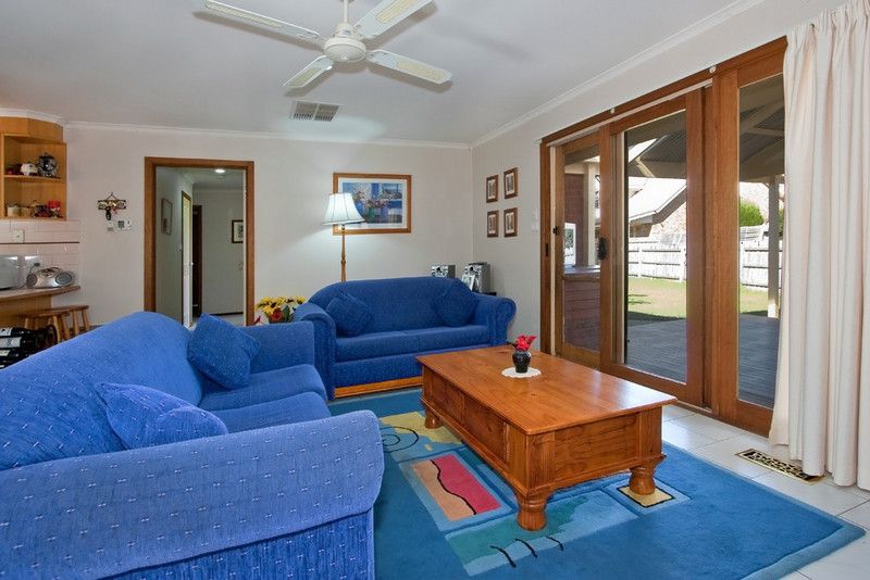 6 McIntyre Close, FERNTREE GULLY, VIC 3156