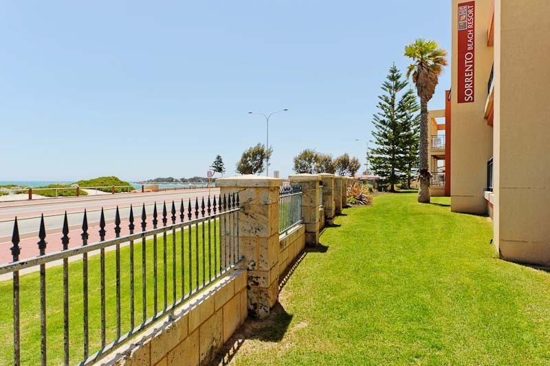 90/1 Padbury Circle, SORRENTO, WA 6020