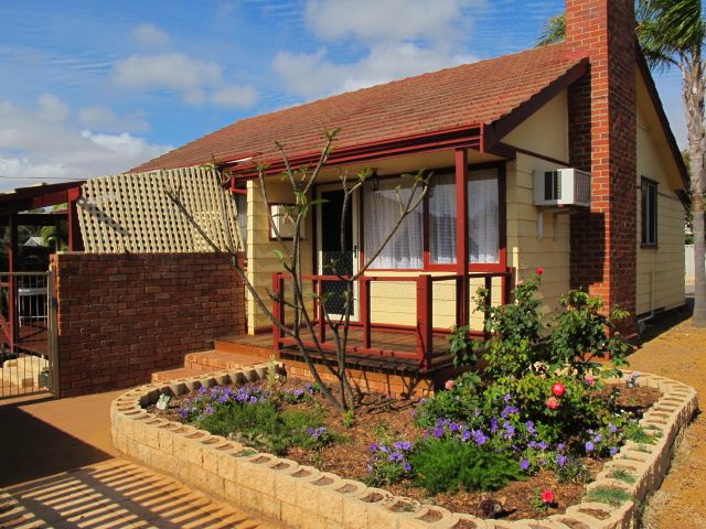 4 Lorna Street, BERESFORD, WA 6530