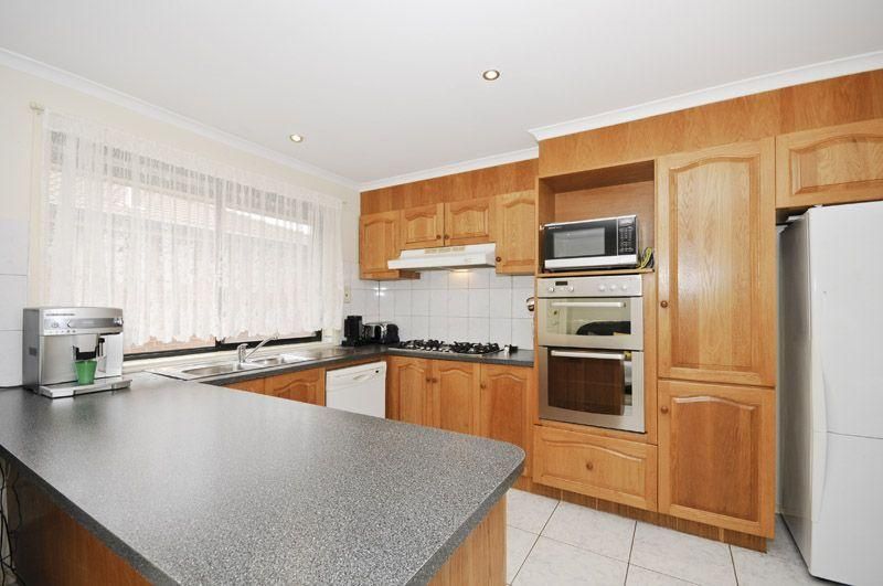 13 Quist Court, MILL PARK, VIC 3082