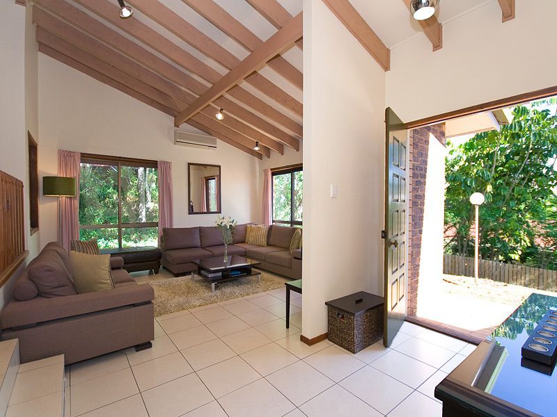 4 Vanimo Street, CHAPEL HILL, QLD 4069