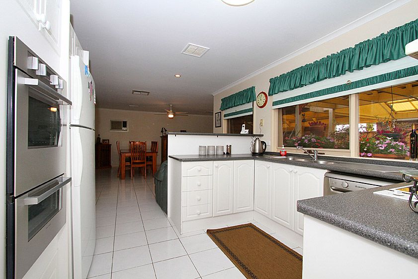 54 Grenda Drive, MILL PARK, VIC 3082