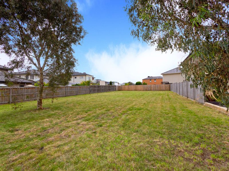 1 Lake King Circle, WATERWAYS, VIC 3195