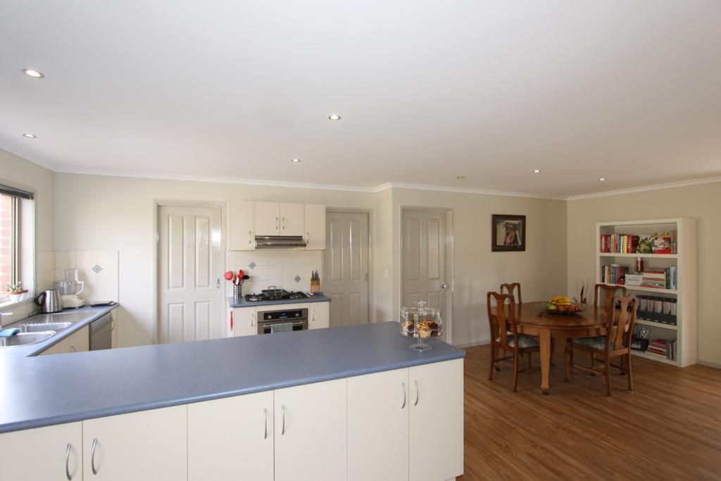 6 Parklane Court, KANGAROO FLAT, VIC 3555
