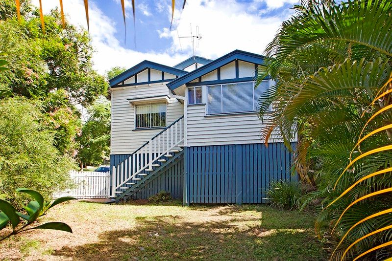 7 Gower Street, HOLLAND PARK WEST, QLD 4121