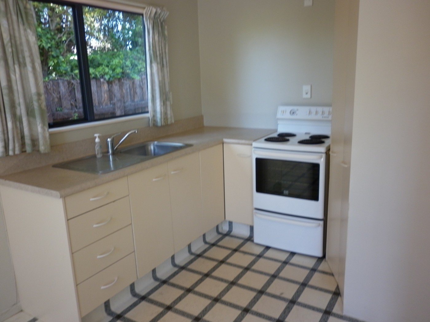 737b MAUNGANUI Road, Papamoa, Tauranga City