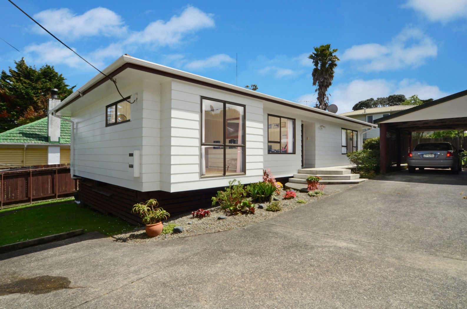 9a Neal Avenue, GLENFIELD, North Shore City