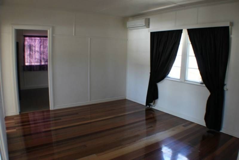 35 Love Street, HOLLAND PARK, QLD 4121