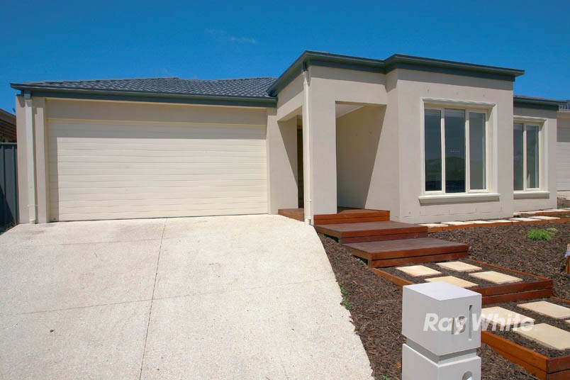 13 Willowdale Drive, CRANBOURNE, VIC 3977
