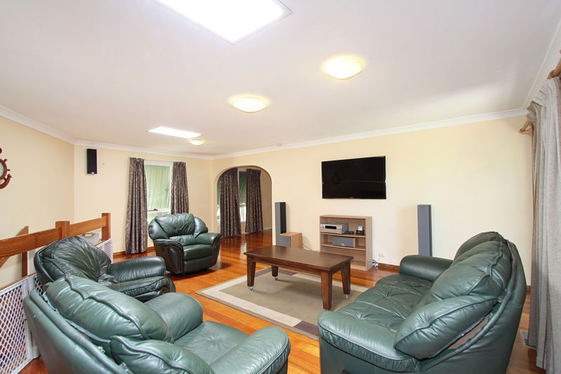 81 Mayfield Drive, MOUNT WAVERLEY, VIC 3149