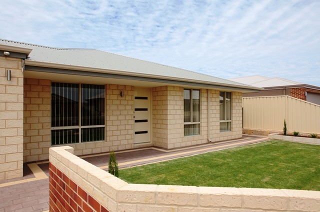 7 Yolanda Edge, WANDINA, WA 6530