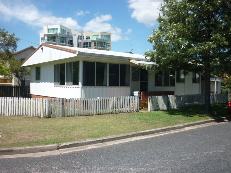 2 Kitchener Street, GOLDEN BEACH, QLD 4551