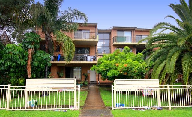 17/14 Melanie Street, YAGOONA NSW 2199