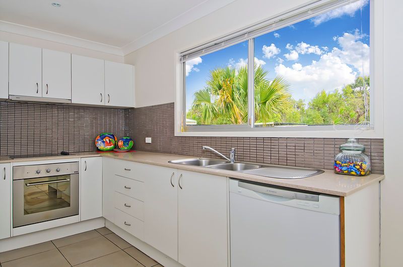 52 Jacaranda Avenue, HOLLYWELL, QLD 4216