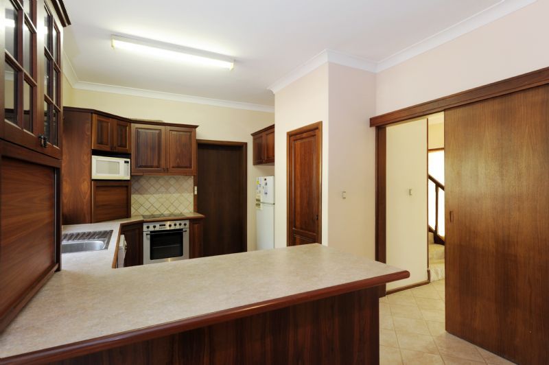 28 Carramar Drive, KALAMUNDA, WA 6076