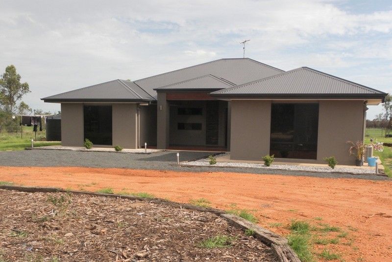11 Glengallan Road, EMERALD, QLD 4720