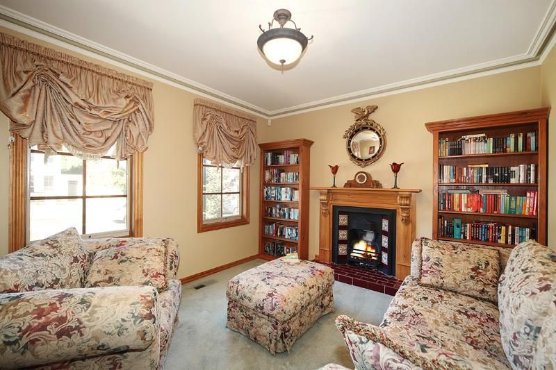 2 Donna Close, DINGLEY VILLAGE, VIC 3172