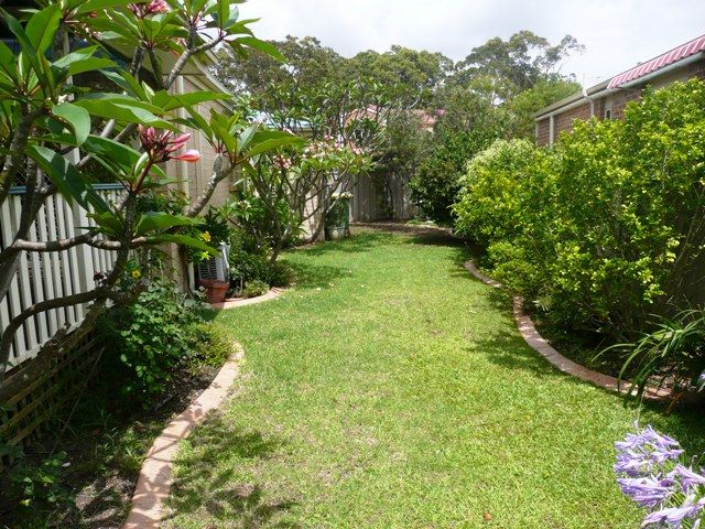 21 Winchester Drive, LAKE MUNMORAH, NSW 2259