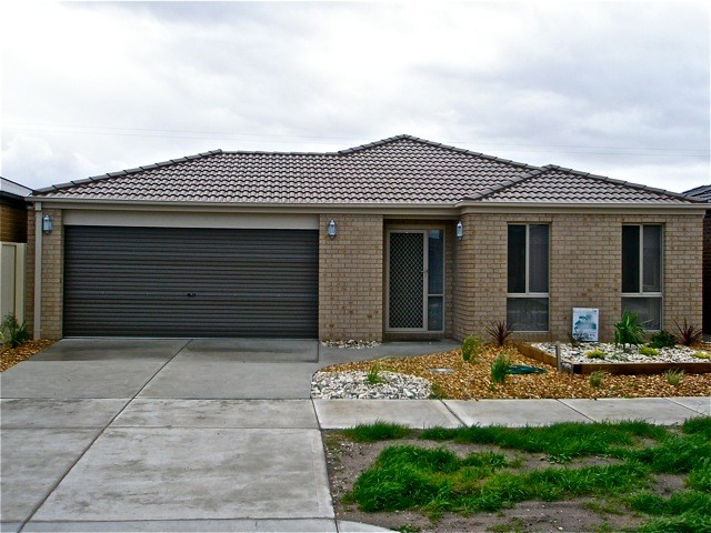 16 Salvia Avenue, PAKENHAM, VIC 3810