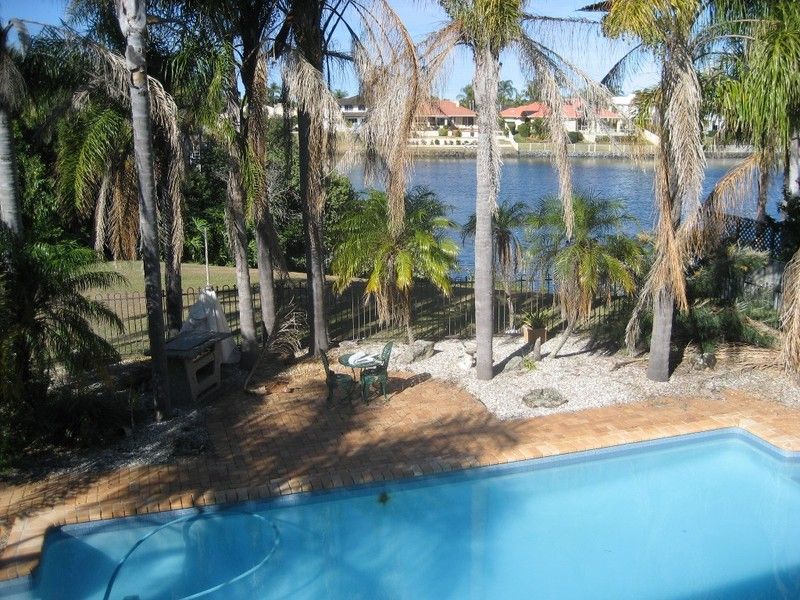 4 Key Largo, CLEAR ISLAND WATERS, QLD 4226