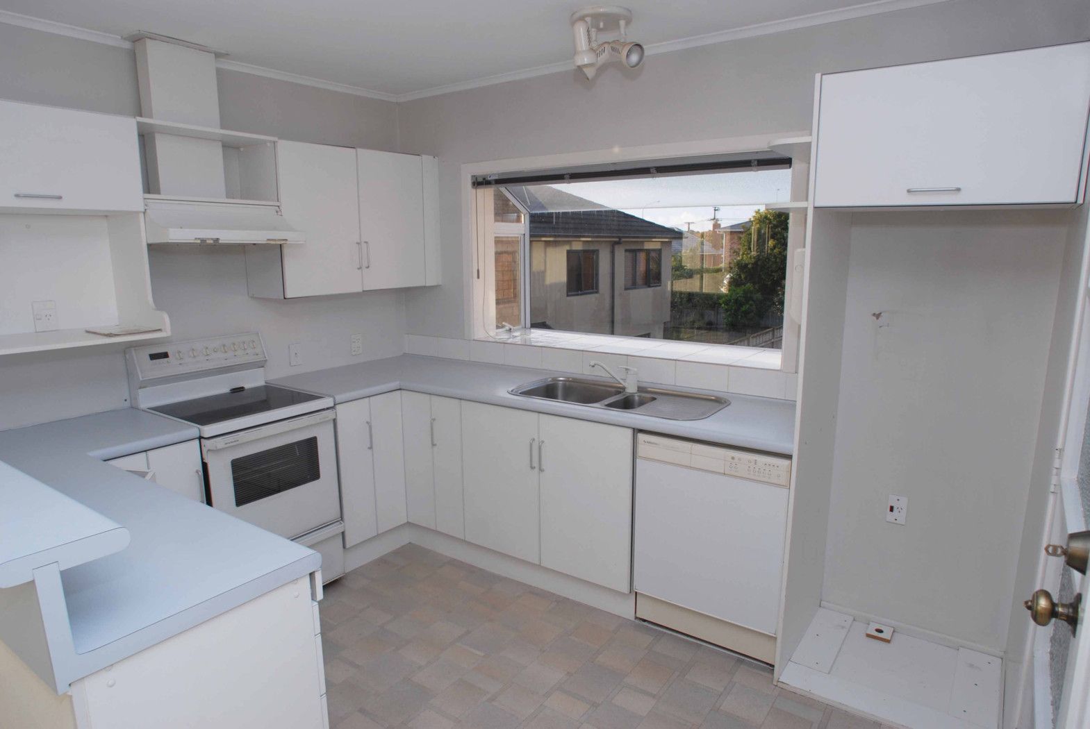 3 Bond Crescent, FORREST HILL, North Shore City