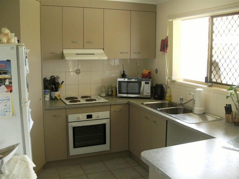 9 KENSI, POINT VERNON, QLD 4655