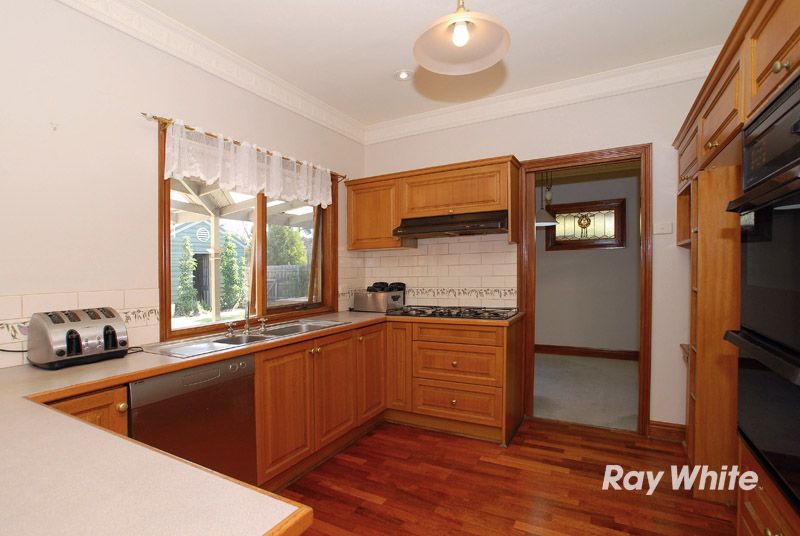 6 Derham Street, PEARCEDALE, VIC 3912