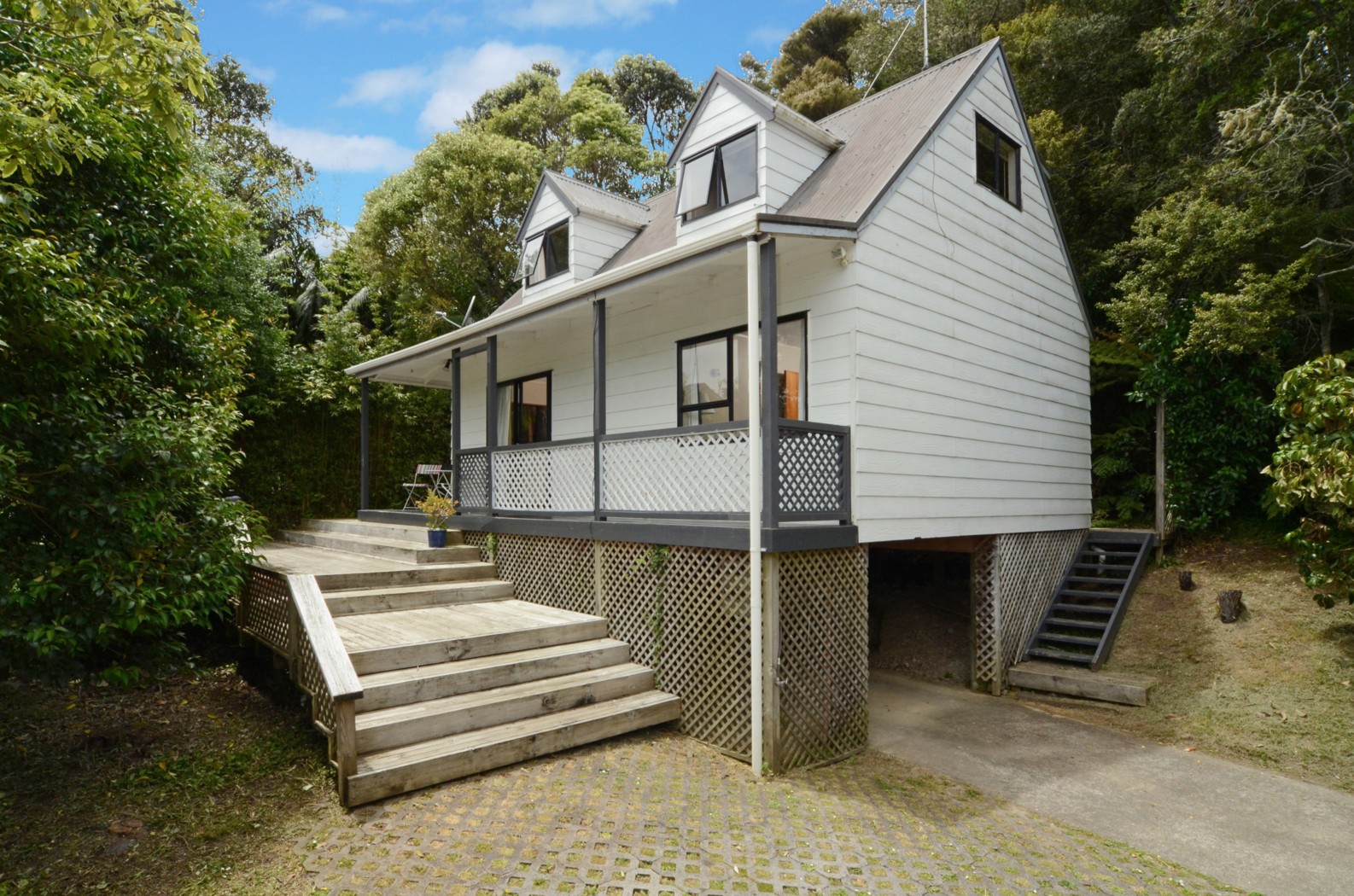 30A Simon Ellice Drive, GLENFIELD, North Shore City