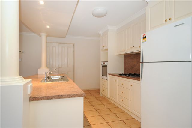 8 Goodman Court, MIDDLE RIDGE, QLD 4350