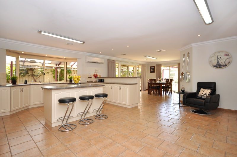 2 Nicholas Walk, ABERFOYLE PARK, SA 5159